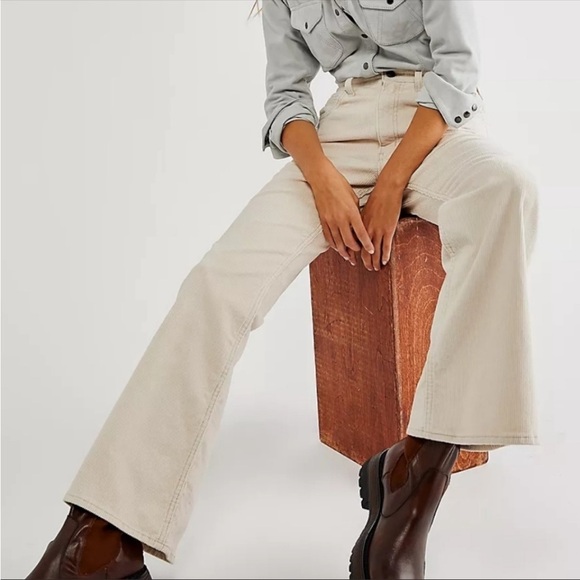 Levi’s 70s Flare Corduroy Cream Pants - Picture 2 of 8